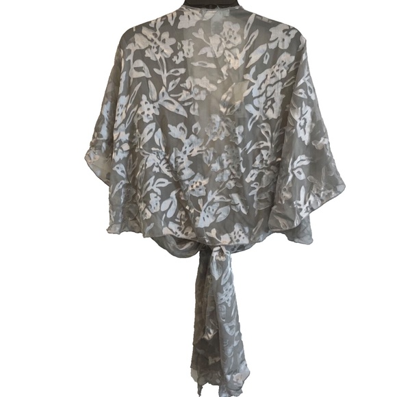 NWT Betsey Jonhson Women's Gray Sheer/Crushed Velvet Gorgeous Floral Shawl/Wrap - Picture 5 of 8